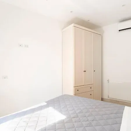 דירה First Floor