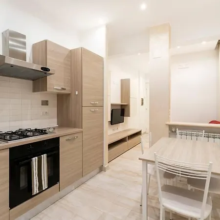 First Floor דירה *