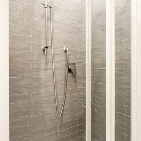 First Floor * روما