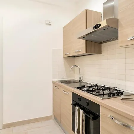 First Floor * روما